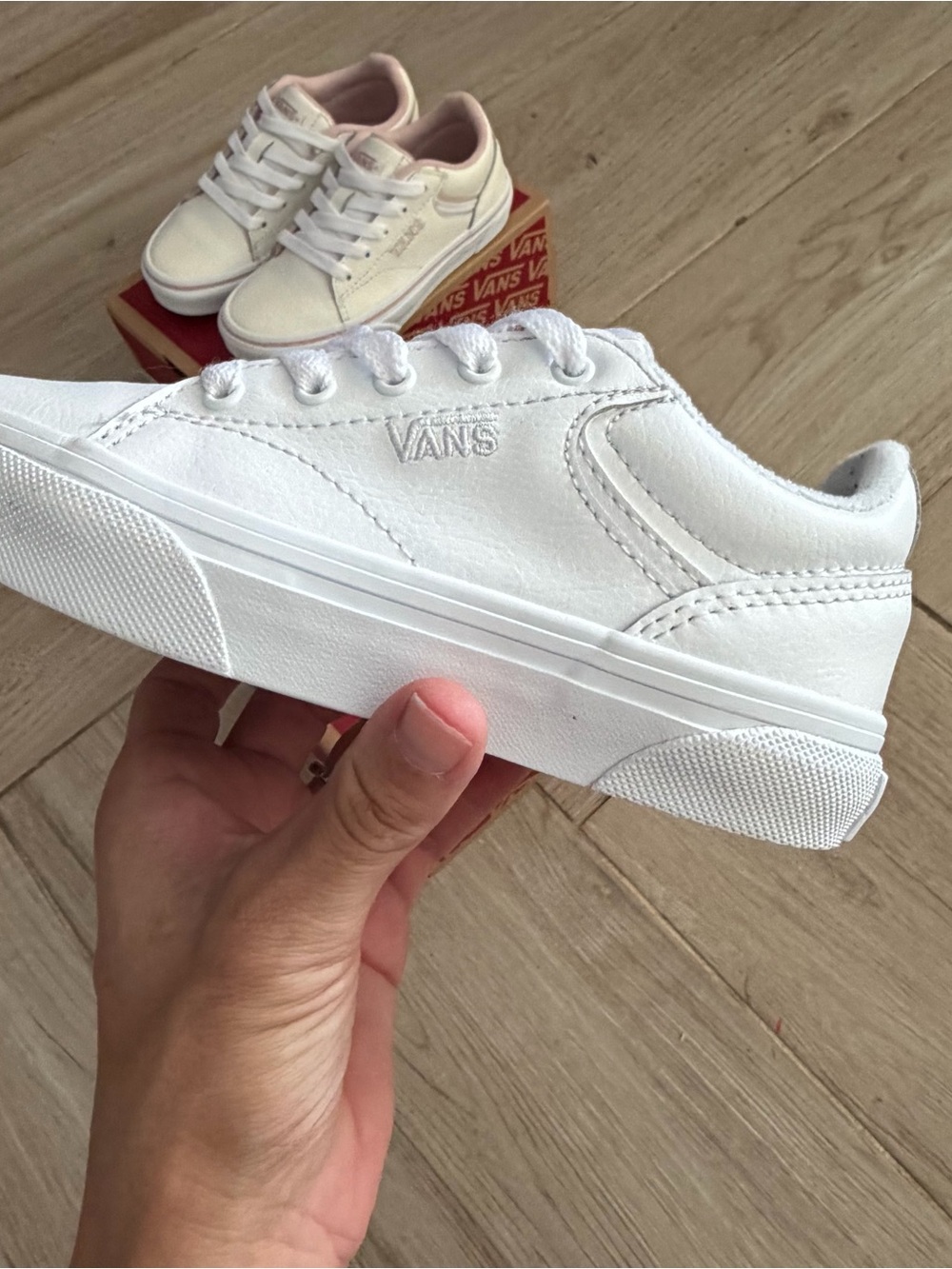 Vans Seldan Kids Low-Top Sneakers in White with Pink